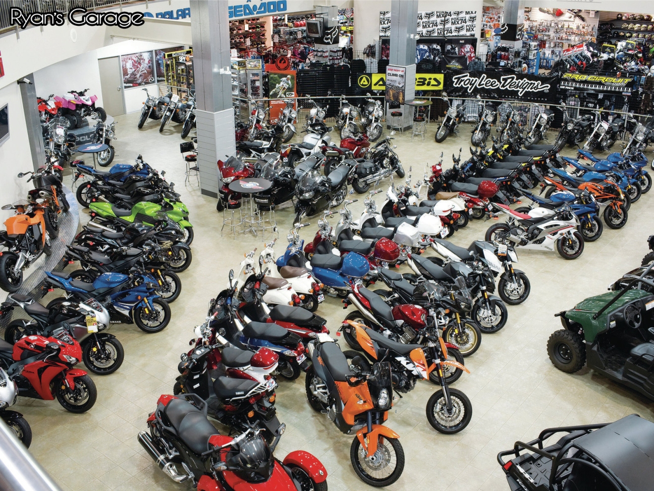 Где купить магазин мопед. Салон мотоциклов. Мото рынок. Магазин мототехники. Салон мототехники.